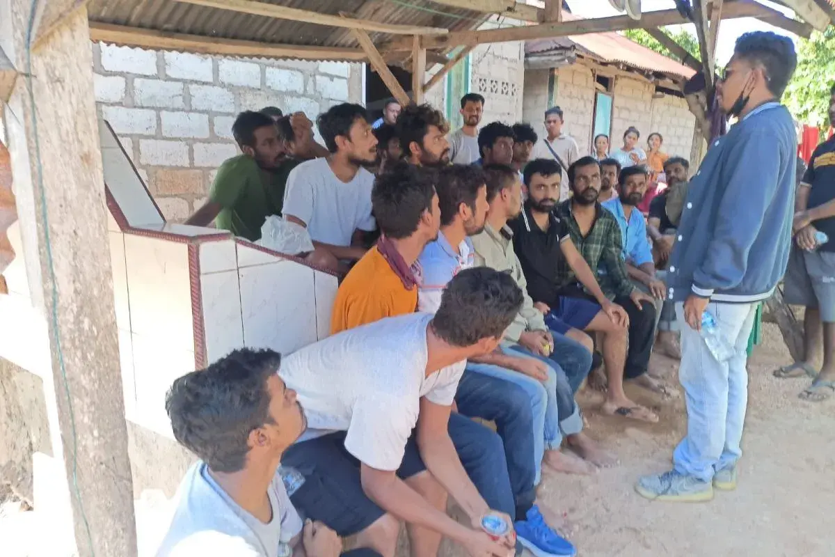 Polres Rote NTT Kumpulkan Pakaian Bekas untuk 44 WNA yang Terdampar